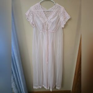 Shadowline Elegant Pink Lace Robe